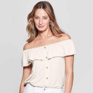 🏷NWT Off The Shoulder Button Blouse